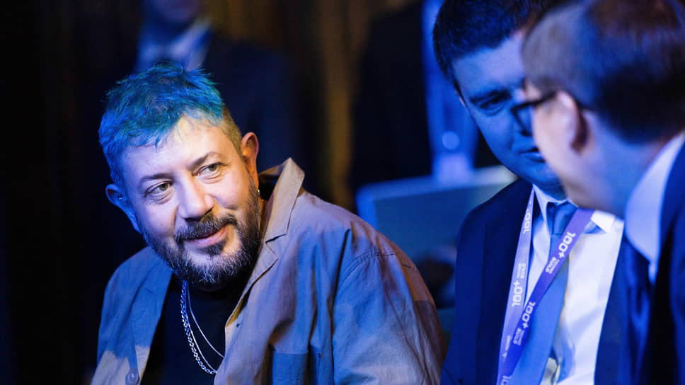 Дизайнер Артемий Лебедев перед началом пленарной сессии