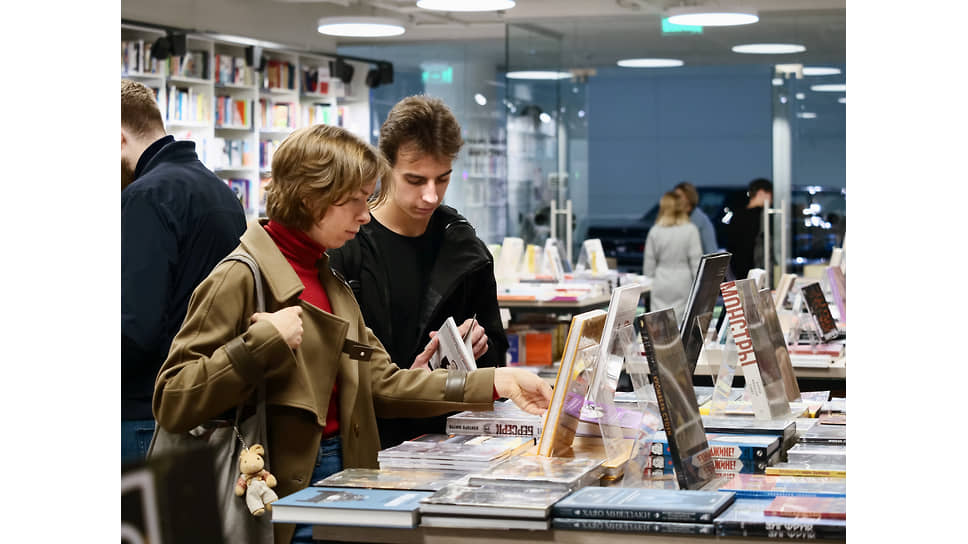 Работа книжного магазина «Пиотровский» в Ельцин-центре 