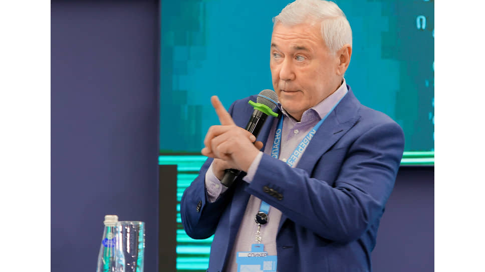 Председатель комитета Государственной думы России по финансовому рынку Анатолий Аксаков во время выступления на сессии "Кибермошенничество. К барьеру!" 