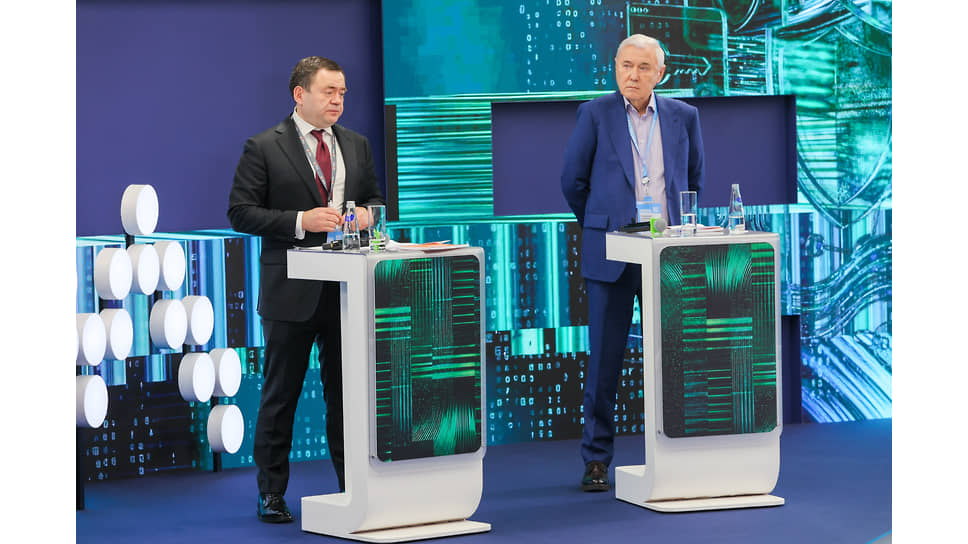 Председатель ПСБ Петр Фрадков и заместитель председателя правления Сбербанка Станислав Кузнецов во время сессии "Кибермошенничество. К барьеру!" 