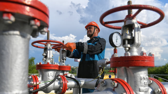 Нефть и газ остались на плаву