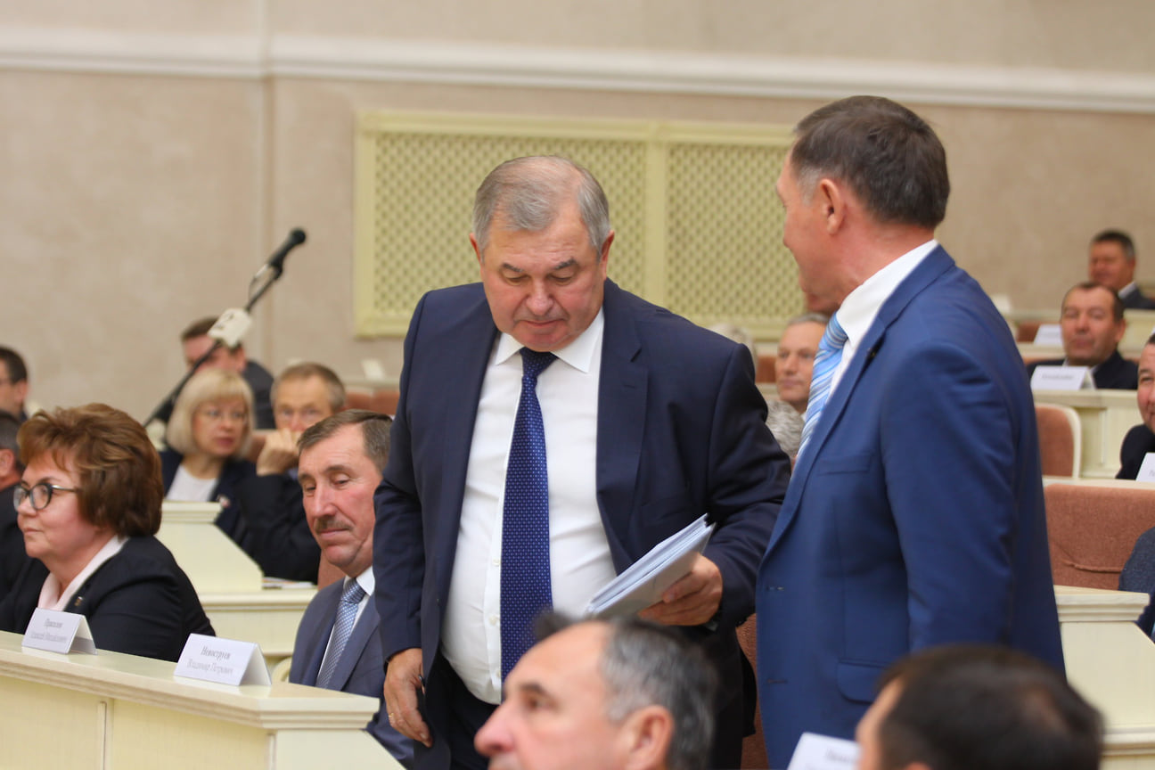 В марте тогдашний председатель госсовета Удмуртии Алексей Прасолов сложил полномочия по собственному желанию. Он пояснил, что «пора отдыхать». Новым спикером был избран Владимир Невоструев, который ранее был вице-спикером.
