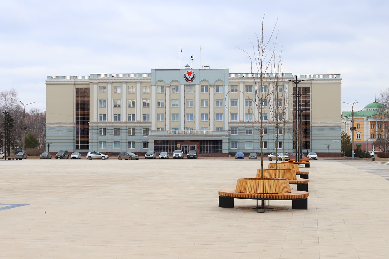 В апреле был введен режим самоизоляции. Улицы городов опустели.