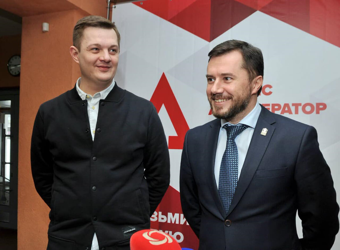 Гендиректор Корпорации развития Удмуртии Константин Сунцов сменил Александра Свинина на посту первого вице-премьера правительства республики. Господин Свинин возглавил торгпредство РФ в Сингапуре.