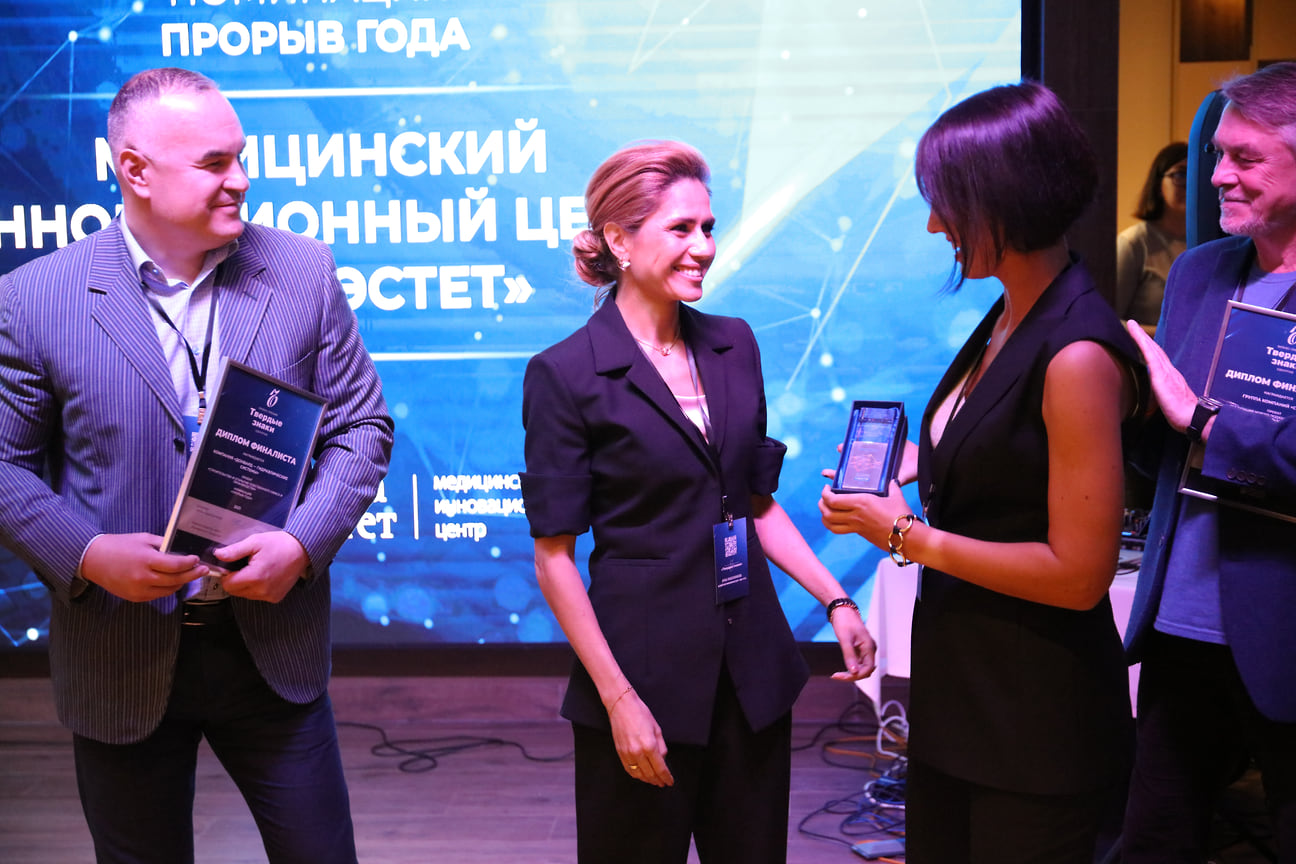 «Была рада увидеть на премии знакомых предпринимателей и бизнесменов. Могу сказать, что все присутствующие на премии — абсолютно точно достойные и успешные люди»,— поделилась директор инновационного медицинского центра «Лада-Эстет» Ирина Крашенинникова. Компания одержала победу в номинации «Прорыв года». 