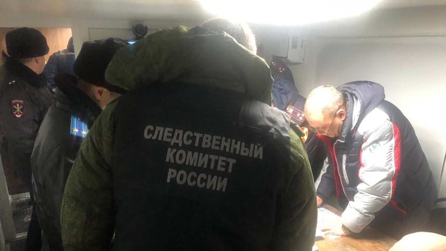 Следственный комитет возбудил уголовное дело по ч. 2 ст. 263 УК РФ. По версии следствия, авария произошла в результате нарушения правил безопасности движения и эксплуатации воздушного транспорта.