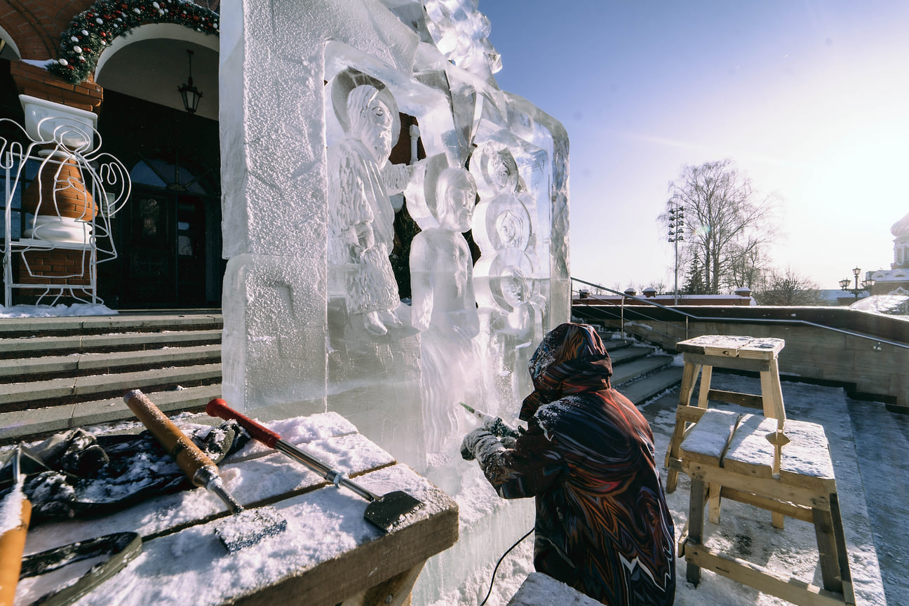 В настоящее время мастера продолжают трудиться над созданием скульптур 