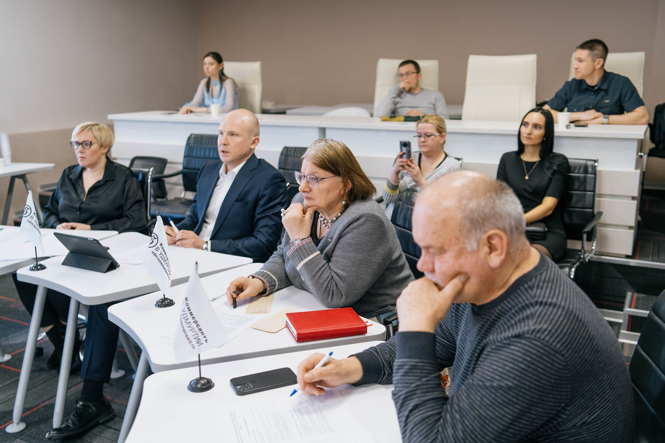 Директор Centre digital & media Анастасия Власова, заместитель председателя правительства Удмуртии Роман Ефимов, директор «Архитектурно-строительного бюро Степанюк Н. Е.» Нина Степанюк и председатель правления удмуртского регионального отделения Союза архитекторов России Александр Зорин