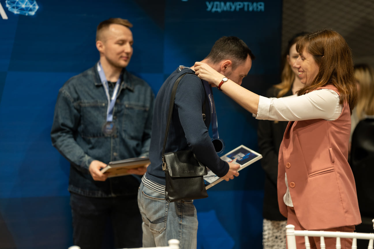 Всего организаторы разыграли три комплекта наград в категориях: «Общий зачет», «Любители», «Женщины»