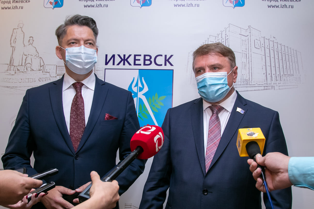Однажды на пресс-конференции с журналистами Олег Бекмеметьев заявил, что рассчитывает запустить в городе беспилотные летающие такси, так как производство беспилотных летательных аппаратов (БПЛА) в республике развивается быстрыми темпами  