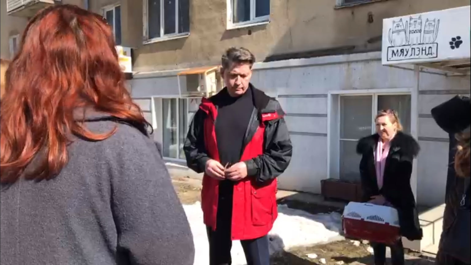 В апреле 2021 года Олег Бекмеметьев помог вызволить запертых в котокафе котов. Тогда из-за конфликта администрации котокафе и собственника помещения доступ к животным оказался закрыт. Градоначальник три дня вел переговоры, и котов передали владелице 