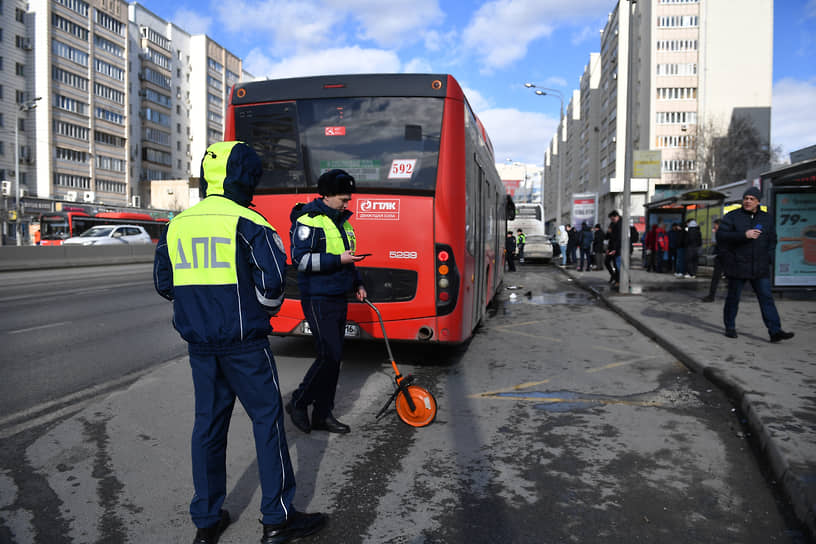 В Казани на водителя автобуса после ДТП на остановке завели административное дело 