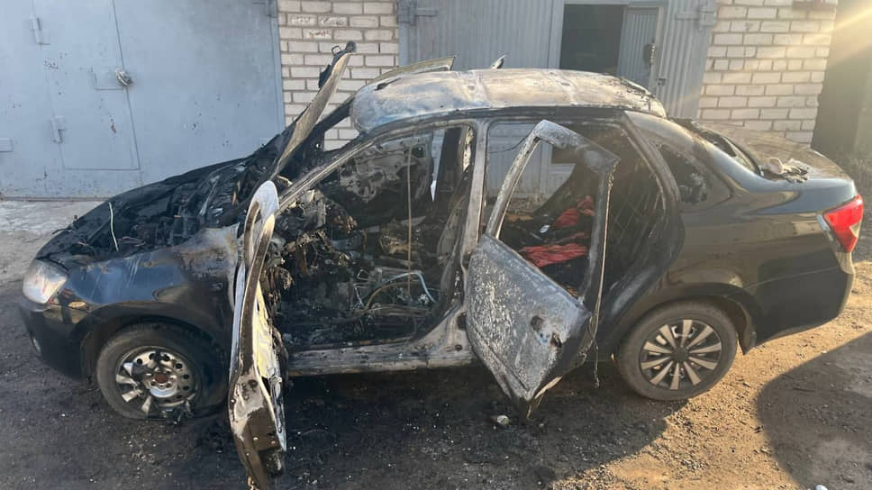 В Новочебоксарске сгорел автомобиль в гаражном кооперативе