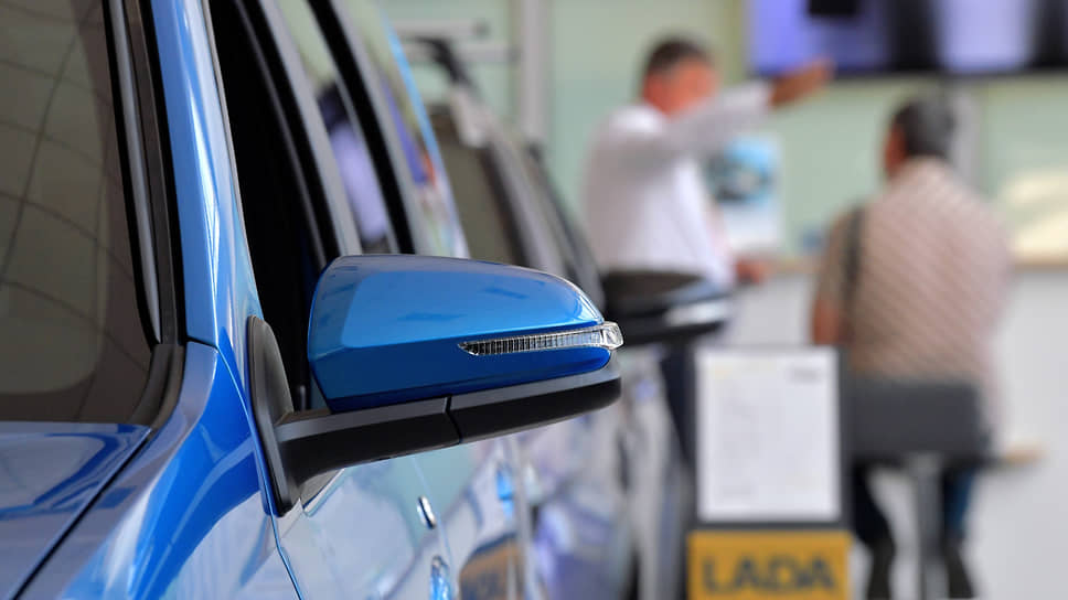 В Татарстане объем выданных автокредитов упал почти вдвое в годовом выражении