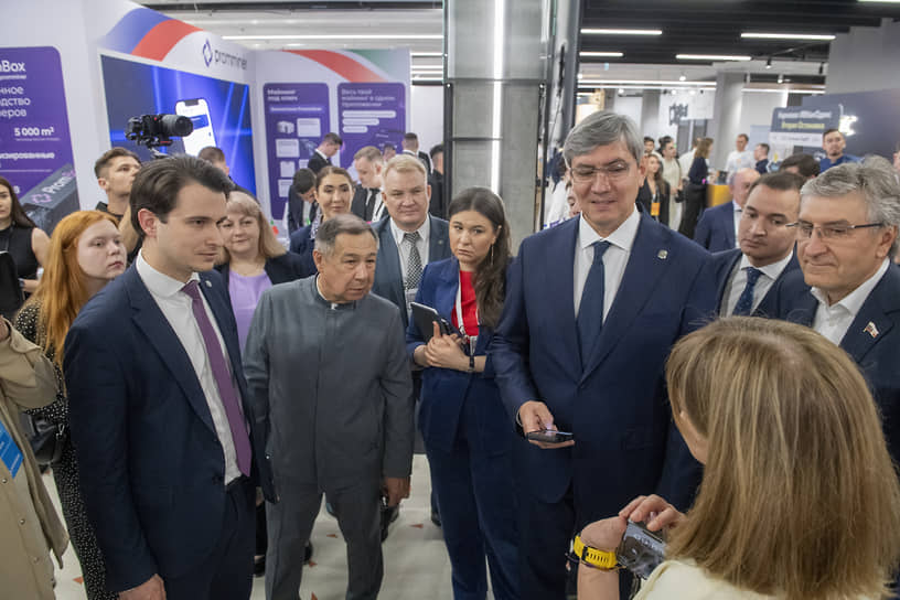 Открытие Kazan Cryptoforum-2024. Булат Габдрахманов, Раис Минниханов, Талия Минуллина, Роман Шайхутдинов, Ринат Садыков и Айрат Фаррахов на Kazan Cryptoforum 2024.