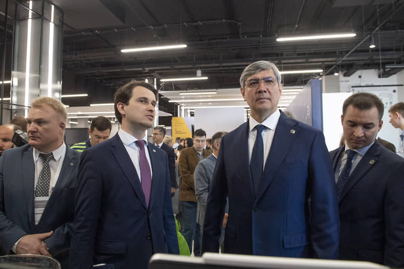 Открытие Kazan Cryptoforum-2024. Булат Габдрахманов, Роман Шайхутдинов и Ринат Садыков на Kazan Cryptoforum 2024.