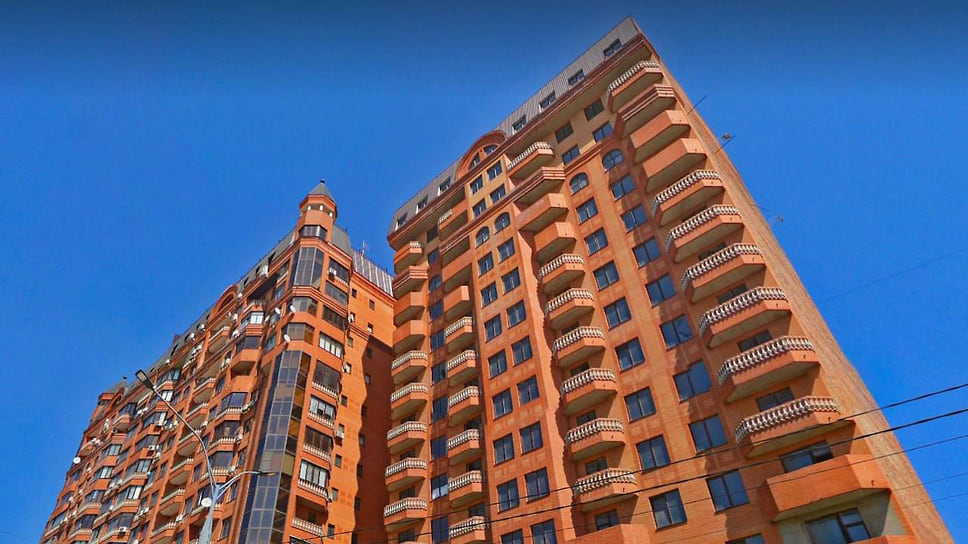 15-этажный дом на Кубанской набережной ЗАО «Кларисса» начало строить еще в 2002 году, однако за 20 лет его так и не сдали в эксплуатацию 