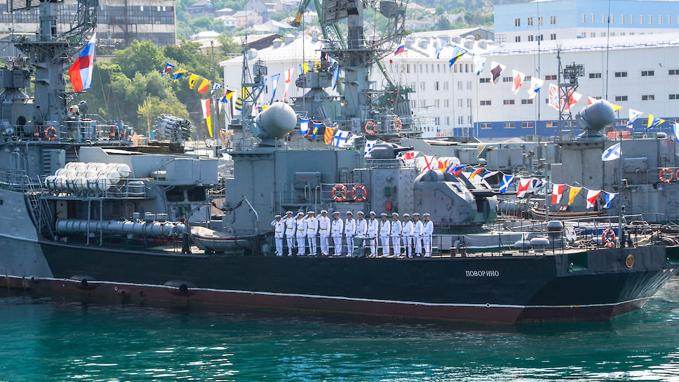Гости праздника увидели «танец буксиров» 