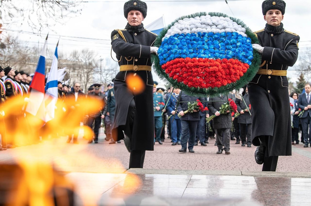 В Севастополе возложили цветы к мемориалу героической обороны Севастополя 1941-1942 гг.