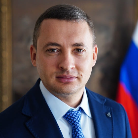 20 января ТАСС сообщило об обысках у главы Приморско-Ахтарского района Максима Бондаренко. По данным агентства, обыск был связан с нарушениями, выявленными при строительстве социального объекта стоимостью около 2 млрд руб. На следующий день краевая прокуратура сообщила об отставке господина Бондаренко. В сообщении говорилось, что глава был снят с должности по инициативе надзорного ведомства в связи с утратой доверия по итогам проверки соблюдения им антикоррупционного законодательства 