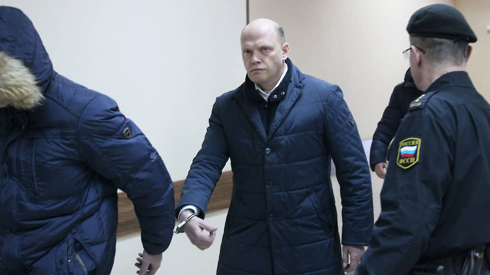 Михаил Шаров вины не признает и просил отправить его под домашний арест и обеспечение жены 