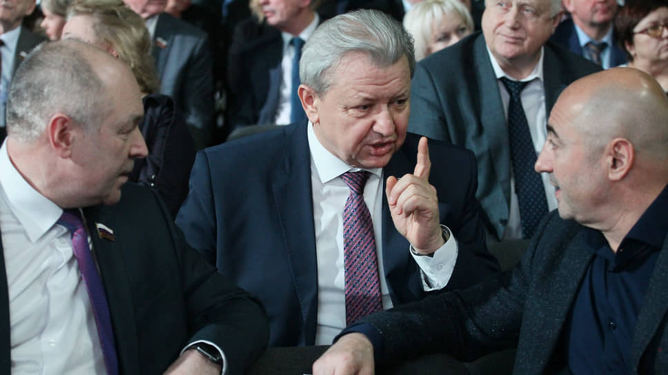 На снимке слева направо: депутат Госдумы Евгений Лебедев, зампредседателя заксобрания Нижегородской области Дмитрий Краснов и сенатор Александр Вайнберг.