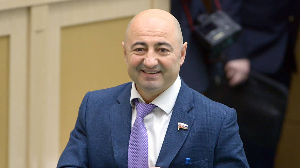 Александр Вайнберг перед началом заседания Совета Федерации России