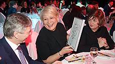 Победитель в специальной номинации «Сохранить и преумножить», учрежденной ВТБ24 Private Banking, директор частной  школы им. М. В. Ломоносова Галина Клочкова и Ирина Алушкина (справа)