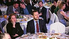 Министр инвестиционной политики Нижегородской области Екатерина Пивоварова и генеральный директор компании Магна Автомотив Рус Илья Смолин