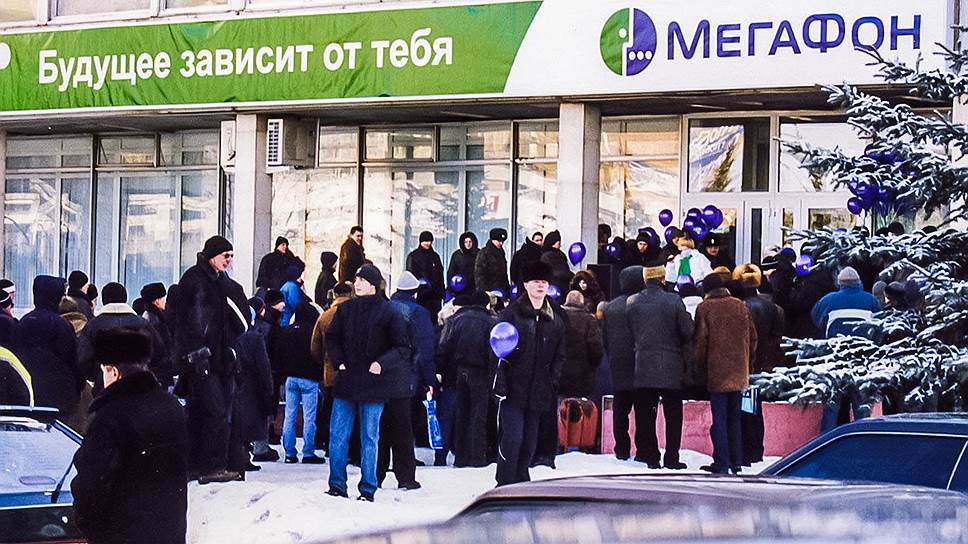 В том же году состоялось открытие первого флагманского салона «МегаФон» на площади Горького в Нижнем Новгороде 