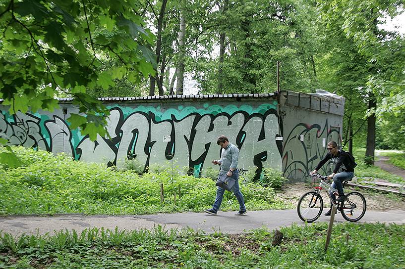 В Нижегородском районе Нижнего Новгорода РПЦ также планировала построить дом причта на месте тира в парке Кулибина, однако мэрия епархии отказала