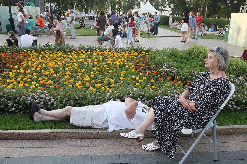 Каждый из зрителей занимал свое положение