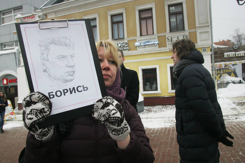 Ее несколько раз штрафовали за различные публикации, а в 2019 году осудили за прогулку с портретом политика Бориса Немцова. Тогда ей назначили штраф в 20 тыс. руб. как организатору незаконного шествия. 