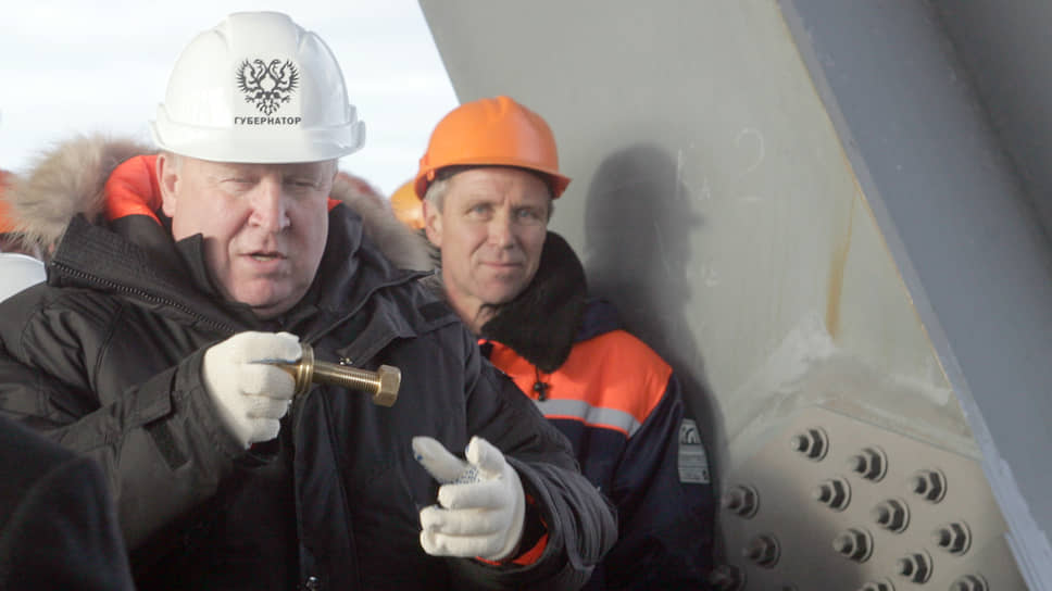 В ноябре 2008 года в метромост была завернута "золотая гайка". Губернатор Шанцев (на снимке) разделил эту честь с мэром Вадимом Булавиновым