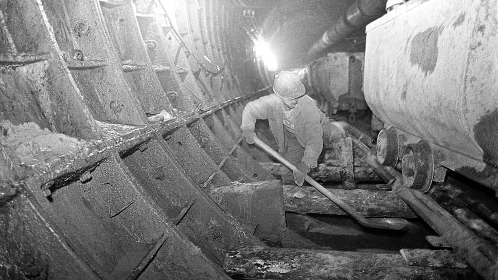 За 10 лет с 1977 по 1987 год в Горьком построили восемь станций метро от "Московской" до "Автозаводской". К 1989 году строительство автозаводской ветки метро завершили станцией "Парк культуры"