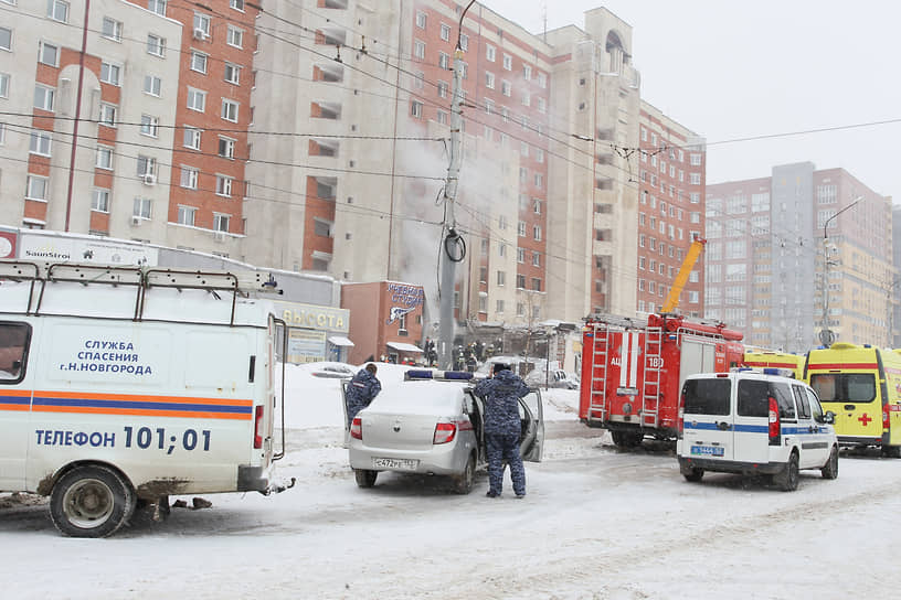 В Канавинском районе ввели режим ЧС, место происшествия оцеплено, закрыт выход на Мещерский бульвар со станции метро "Стрелка"