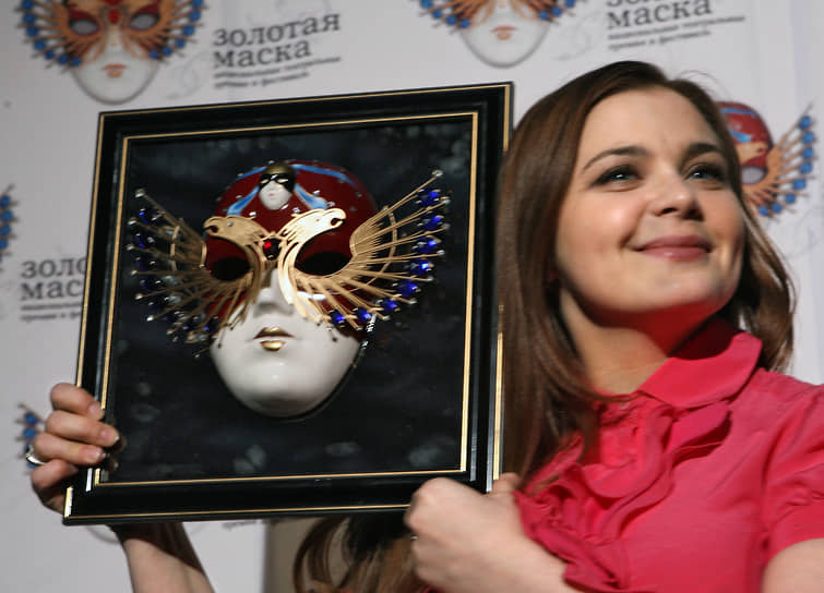 Ирина Пегова — уроженка Выксы, выпускница НТУ 1997 года, с 2006 года играет на сцене МХТ имени А. П. Чехова. В 2008 году на фестивале «Золотая маска» признана лучшей актрисой года за исполнение роли Москвы Честновой в спектакле «Рассказ о счастливой Москве».  