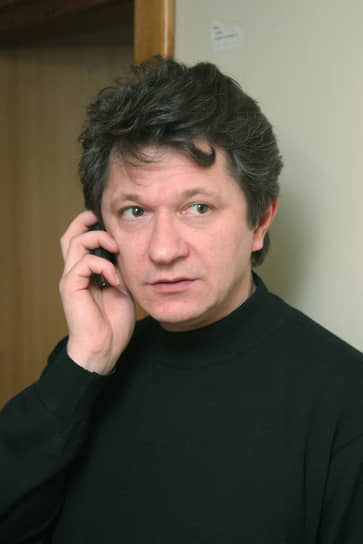 Актер Андрей Ильин — выпускник Горьковского театрального училища 1979 года, служит в столичном театре имени Е. Б. Вахтангова 