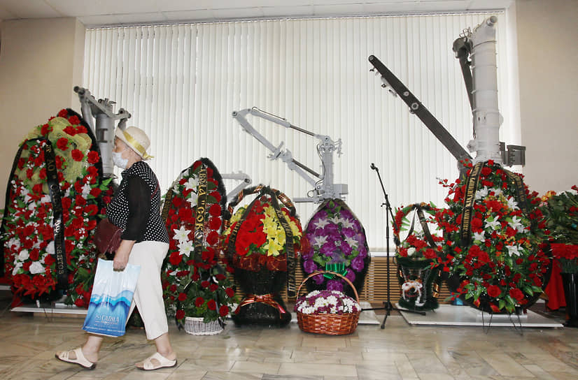 Самолетные шасси, созданные для множества крылатых машин под руководством Лузянина, были почти не видны за десятками венков