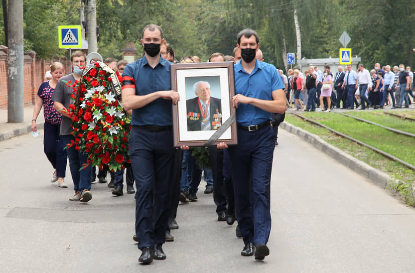 Владимира Лузянина провожал в последний путь весь завод