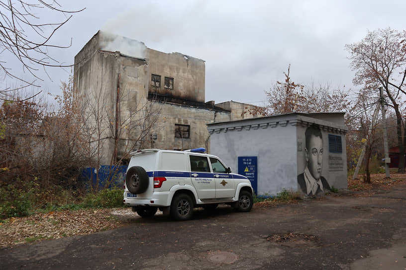 Тушение пожара в доме-коммуне "Доме чекистов" на улице Малой Покровской в Нижнем Новгороде
