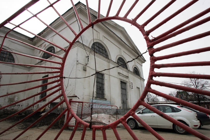 Сегодня уже трудно представить, что еще совсем недавно это здание буквально лежало в руинах 