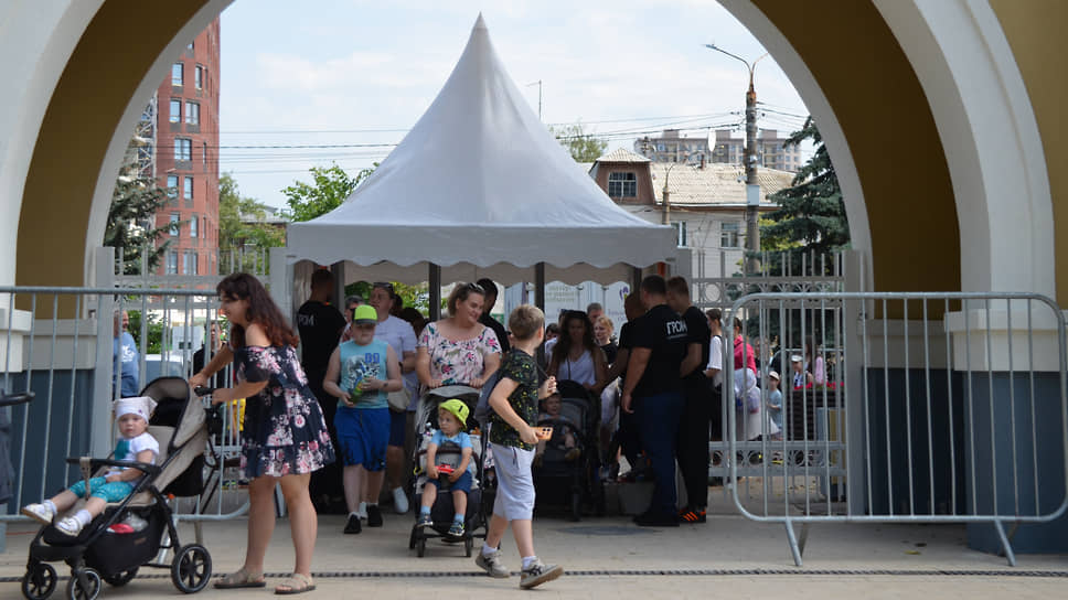 Первые посетители обновленного парка 