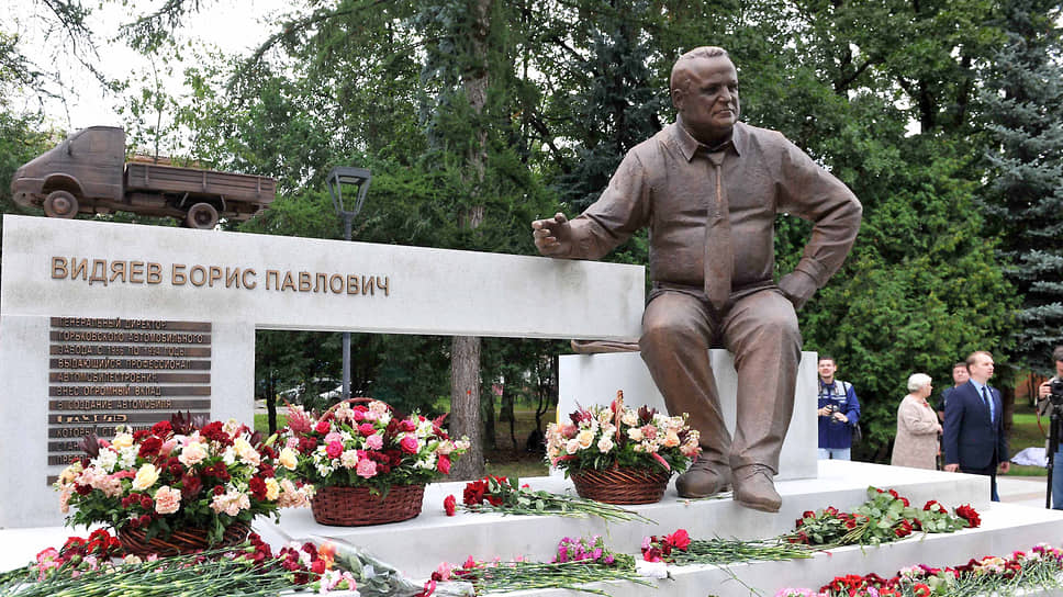 Памятник Б. П. Видяеву