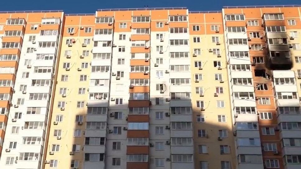 В результате атаки беспилотников различные ранения получили четыре человека, сообщили власти. Всем пострадавшим оказана медицинская помощь 