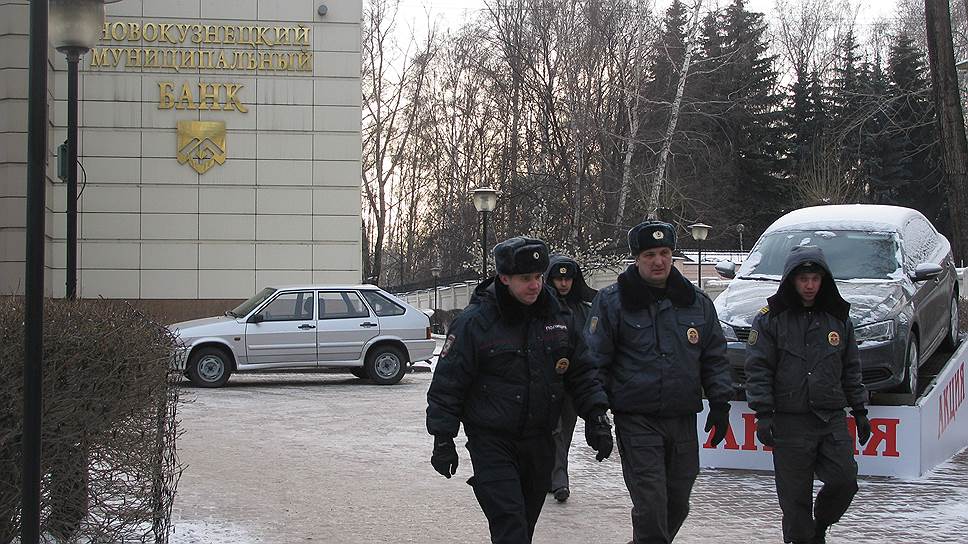В финальной фазе расследования дела о   злоупотреблениях в НМБ  бывший директор банка Александр Павлов оказался под стражей 