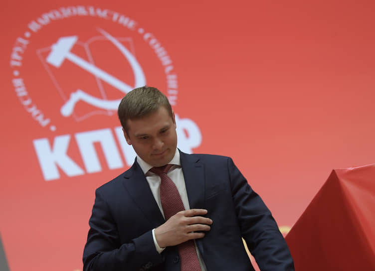 Ни один из губернаторов не может быть уверен в устойчивости своего положения без опоры «на руку» Кремля (на фото — глава Хакасии Валентин Коновалов)