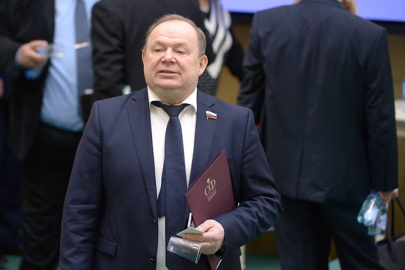 Депутат новосибирского заксобрания Владмир Лаптев обвиняется Следственным комитетом РФ в коррупции и мошенничестве 