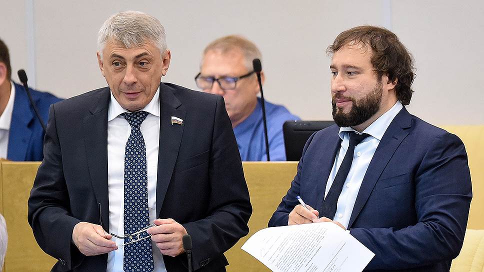 Депутаты Госдумы Владимир Мельник и Антон Горелкин. 