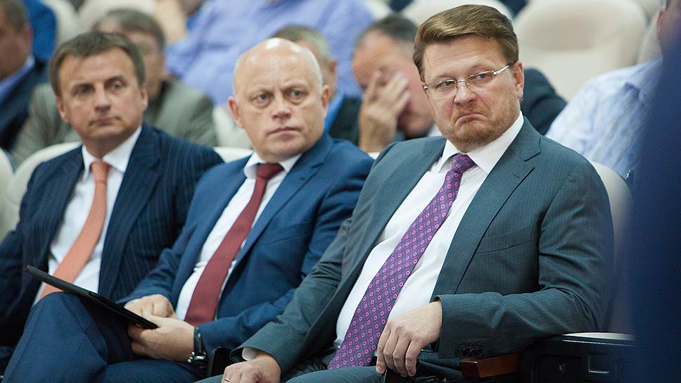 Первый заместитель председателя правительства Омской области Вячеслав Синюгин, губернатор Виктор Назаров и председатель совета директоров Крутогорского нефтеперерабатывающего завода Валерий Федотов.